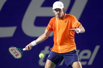 ACAPULCO, MEXICO - MARCH 02: Alex De Minaur of Australia returns a shot tp Casper Ruud of Norway during the singles final of the Telcel ATP 500 Mexican Open at Arena GNP Seguros on March 02, 2024 in Acapulco, Mexico. (Photo by Matthew Stockman/Getty Images)