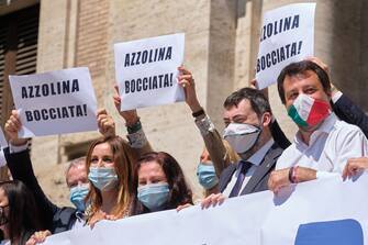 Roma, protesta della Lega davanti al ministero dell'Istruzione