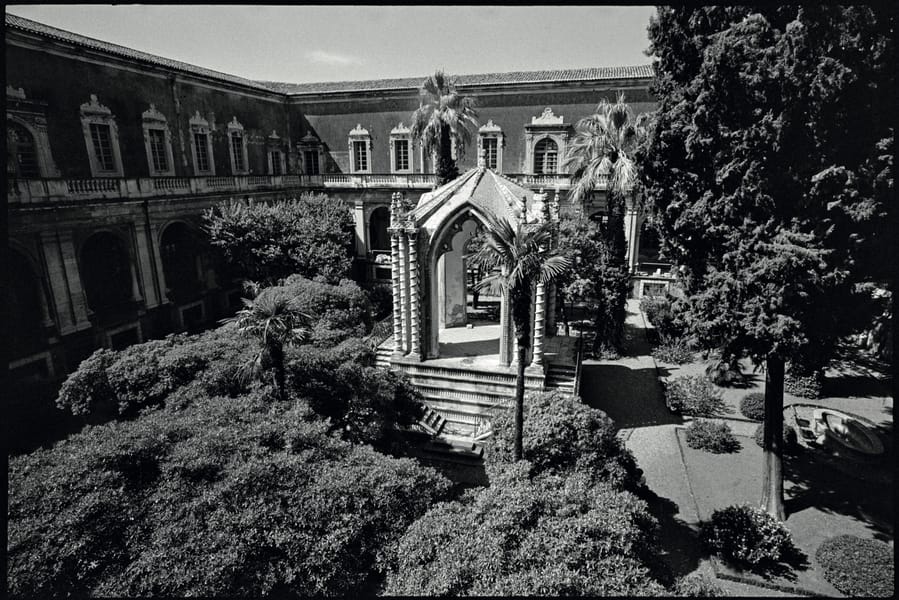 Ettore_Sottsass_courtesy_Studio_Ettore_Sottsass_Fondazione_OELLE_Mediterraneo_Antico.jpg