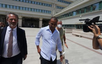 Il padre di Willy Monteiro Duarte arriva per la lettura della sentenza di condanna dei fratelli Bianchi  in aula nella Corte di Assise di Frosinone, 4 luglio 2022.
ANSA/Antonio Nardelli