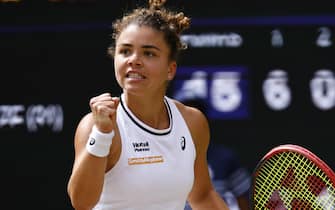 epa11475857 Jasmine Paolini of Italy reacts during her Women's Singles final match against Barbora Krejcikova of the Czech Republic at the Wimbledon Championships in London, Britain, 13 July 2024.  EPA/TOLGA AKMEN  EDITORIAL USE ONLY