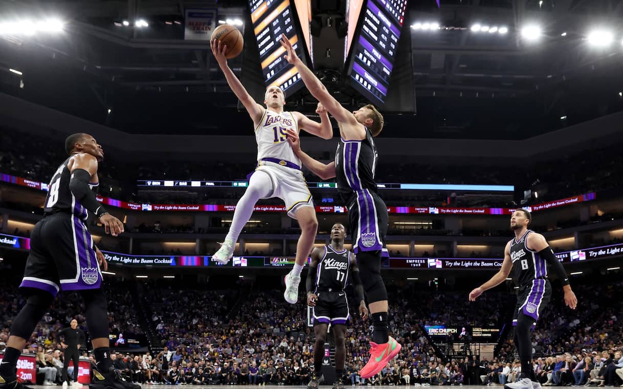 https://static.sky.it/editorialimages/4132863f27bd3519bdcaa95cdf87534b8e157fca/skysport/it/nba/2025/10/27/nba-risultati-notte-27-ottobre-video/austin_reaves_lakers_kings_getty.jpg?im=Resize,width=1218