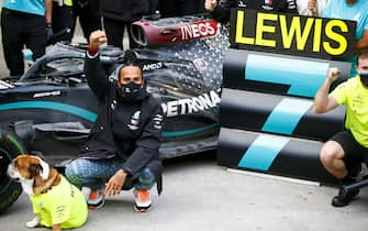 ISTANBUL PARK, TURKEY - NOVEMBER 15: Lewis Hamilton, Mercedes-AMG Petronas F1, 1st position, and the Mercedes team celebrate after having secured a seventh world drivers championship title during the Turkish GP at Istanbul Park on Sunday November 15, 2020, Turkey. (Photo by Andy Hone / LAT Images)