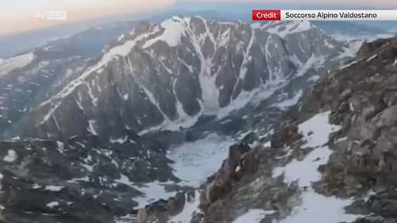 monte bianco recuperato corpo del pilota di parapendio