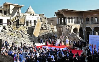 Papa Francesco a Mosul TOPSHOT - Pope Francis speaks at a square near the ruins of the Syriac Catholic Church of the Immaculate Conception (Al-Tahira-l-Kubra), in the old city of Iraq's northern Mosul on March 7, 2021. Pope Francis, on his historic Iraq tour, visits today Christian communities that endured the brutality of the Islamic State group until the jihadists' "caliphate" was defeated three years ago (Photo by Vincenzo PINTO / AFP) (Photo by VINCENZO PINTO/AFP via Getty Images)