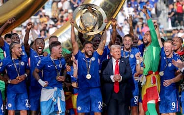 Epilogo: il Chelsea alza il trofeo (con Trump)
