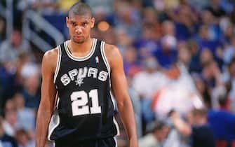 PHOENIX, AZ - 1998: Tim Duncan #21 of the San Antonio Spurs  looks on against the Phoenix Suns during Game 1 of the First Round of the Western Conference Playoffs on April 23, 1998 at America West Arena in Phoenix, Arizona. NOTE TO USER: User expressly acknowledges and agrees that, by downloading and or using this photograph, User is consenting to the terms and conditions of the Getty Images License Agreement. Mandatory Copyright Notice: Copyright 1998 NBAE (Photo by Barry Gossage/NBAE via Getty Images)