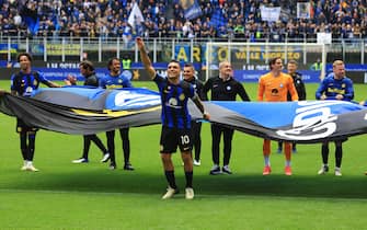 MILAN, ITALY - APRIL 28: Lautaro Martinez of FC Internazionale celebrates the victory of the Italian Championship at end of the Serie A TIM match between FC Internazionale and Torino FC at Stadio Giuseppe Meazza on April 28, 2024 in Milan, Italy. (Photo by Giuseppe Cottini/Getty Images)