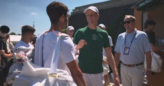 https://static.sky.it/editorialimages/41ec278cbba4877ca83bf5e308d5c8edad483643/skysport/it/tennis/video/2025/07/12/sinner-alcaraz-wimbledon-incontro-video/sinner_alcaraz_ogf.jpg?im=Resize,width=565