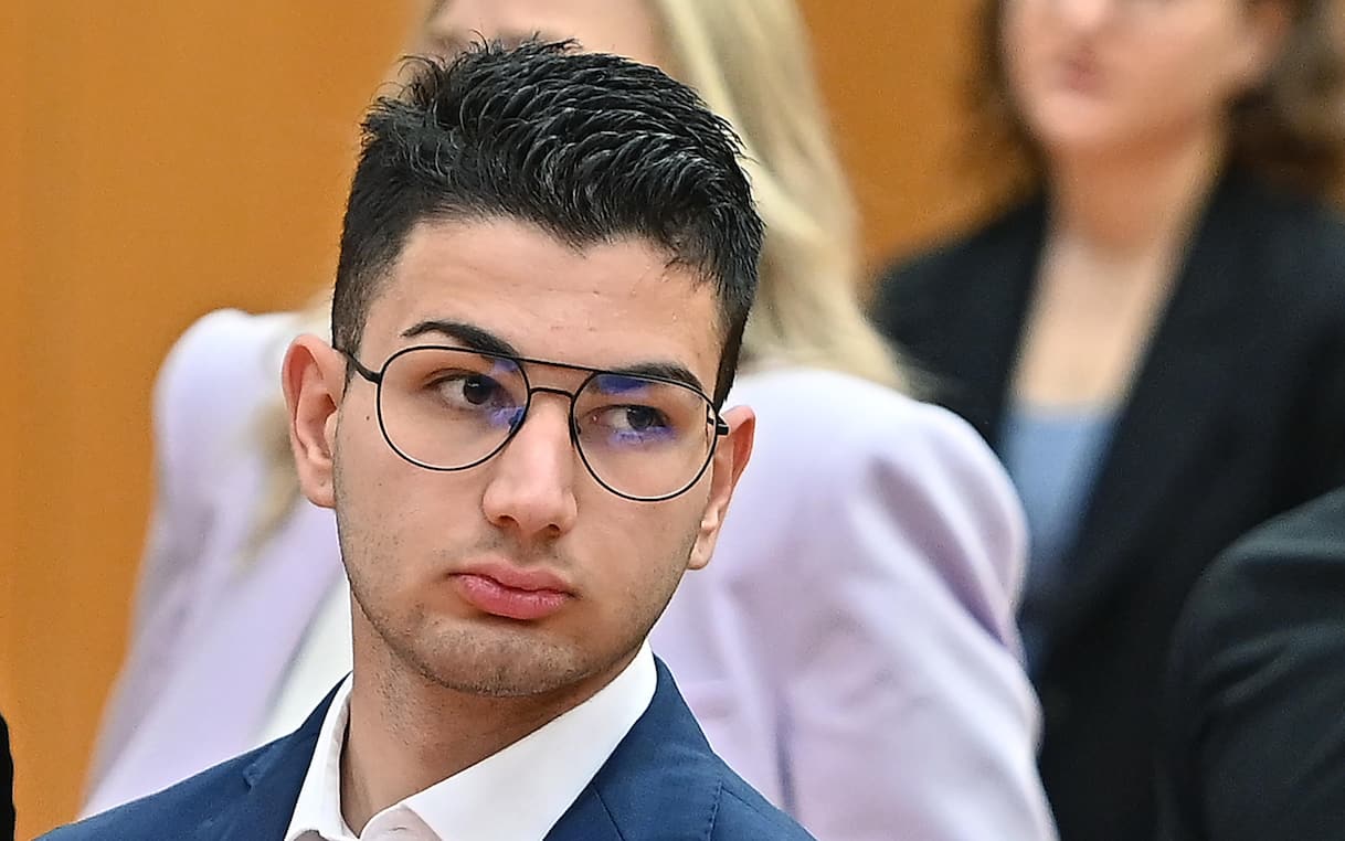 Uccise il padre per difendere la madre, Alex Pompa assolto definitivamente da Cassazione Uccise il padre per difendere la madre, Alex Pompa assolto definitivamente da Cassazione