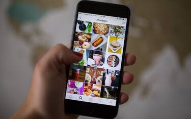 The photo and video app 'Instagram' with the hashtag 'foodporn' can be seen on a smartphone in Berlin, Germany, 13 July 2016. Photo: Sophia Kembowski/dpa | usage worldwide   (Photo by Sophia Kembowski/picture alliance via Getty Images)