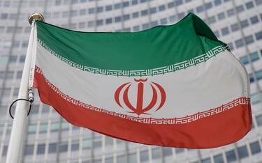 epa09600678 A flag of Iran flies in front of the International Atomic Energy Agency (IAEA) headquarters during a virtual IAEA Board of Governors meeting at the IAEA headquarters of the UN seat in Vienna, Austria, 24 November 2021.  EPA/CHRISTIAN BRUNA