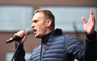 Russian opposition leader Alexei Navalny gestures as he delivers a speech during a demonstration in Moscow on September 29, 2019. - Thousands gathered in Moscow for a demonstration demanding the release of the opposition protesters prosecuted in recent months. Police estimated a turnout of 20,000 people at the Sakharov Avenue in central Moscow about half an hour after the start of the protest, which was authorised. The demonstrators chanted "let them go" and brandished placards demanding a halt to "repressions" of opposition protesters. (Photo by Yuri KADOBNOV / AFP)        (Photo credit should read YURI KADOBNOV/AFP via Getty Images)