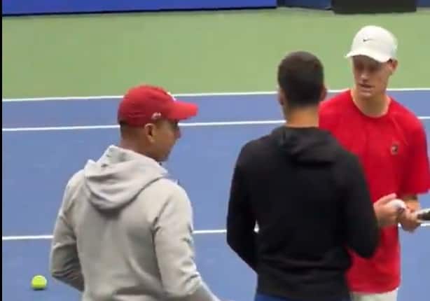 Sinner, quattro chiacchiere con Djokovic