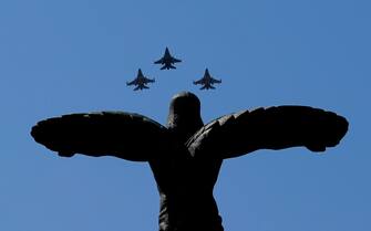 F-16 in volo