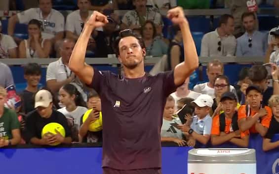 https://static.sky.it/editorialimages/425009a36862624b7e1940896ea1566e50b29cf3/skysport/it/tennis/video/2025/07/23/darderi-tseng-atp-umago-risultato-highlights/darderi_screen.jpg?im=Resize,width=565
