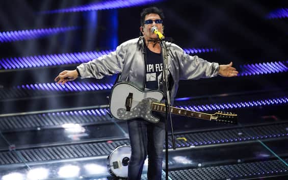 Edoardo Bennato: Concerto a Viagrande Rimandato per Problemi di Salute – Aggiornamenti sulla Tournée