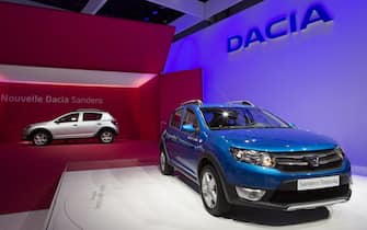 epa03413675 A Dacia Sandero (L) and a Dacia Stepway (R) are displayed at the Paris Motor Show 'Mondial de l'Automobile' in Paris, France, 28 September 2012.  The Paris Motor Show takes place every two years and is one of the largest presentations of motor vehicles in the world. The show opens to the public from 29 September to 14 October.  EPA/IAN LANGSDON