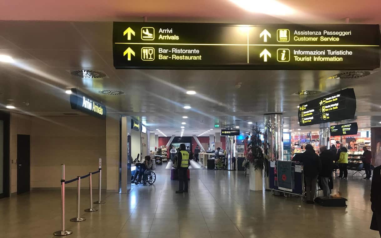 Firenze, scontri tra manifestanti Gkn e polizia in aeroporto Firenze, scontri tra manifestanti Gkn e polizia in aeroporto