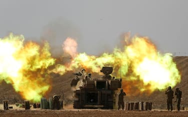 epa10912954 An Israeli artillery unit fires towards Gaza along the border in southern Israel, 11 October 2023. More than 1,200 Israelis have been killed and over 2,800 others injured, according to the Israel Defense Forces (IDF), after the Islamist movement Hamas launched an attack against Israel from the Gaza Strip on 07 October. More than 3,000 people, including 1,500 militants from Hamas, have been killed and thousands injured in both Gaza and Israel since the conflict erupted, according to Israeli military sources and Palestinian officials.  EPA/ATEF SAFADI