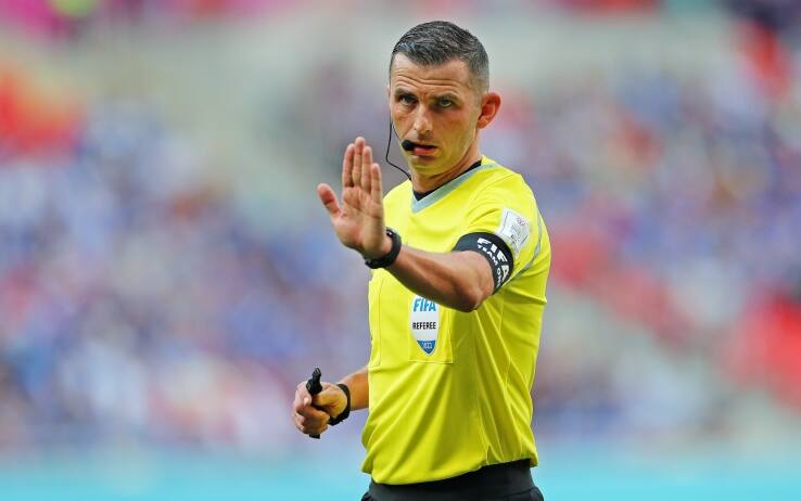 Champions: inglês Michael Oliver vai arbitrar o PSG-Benfica - SIC