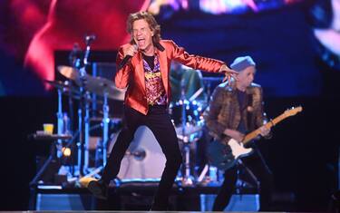 MADRID, SPAIN - JUNE 01: Mick Jagger and Keith Richards (R) perform during Rolling Stones' "Sixty Stones Europe 2022" Tour - Opening Night at Wanda Metropolitano Stadium on June 01, 2022 in Madrid, Spain. (Photo by Dave J Hogan/Dave J Hogan/Getty Images)