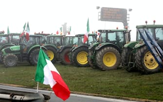La protesta degli agricoltori a Melegnano, alle porte di Milano, 30 Gennaio 2024.
ANSA / MATTEO BAZZI