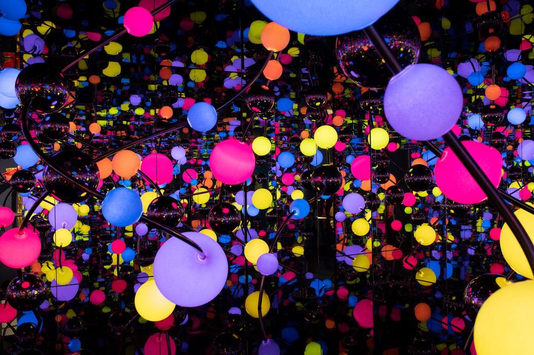 Yayoi Kusama, Infinity Mirrored Room Eternally Infinite Light of the Universe Illuminating the Quest for Truth, 2020© YAYOI KUSAMA. Collection of LAS Art Foundation Photo: Herling, Herling, Werner, Sprengel Museum Hannover, 2025