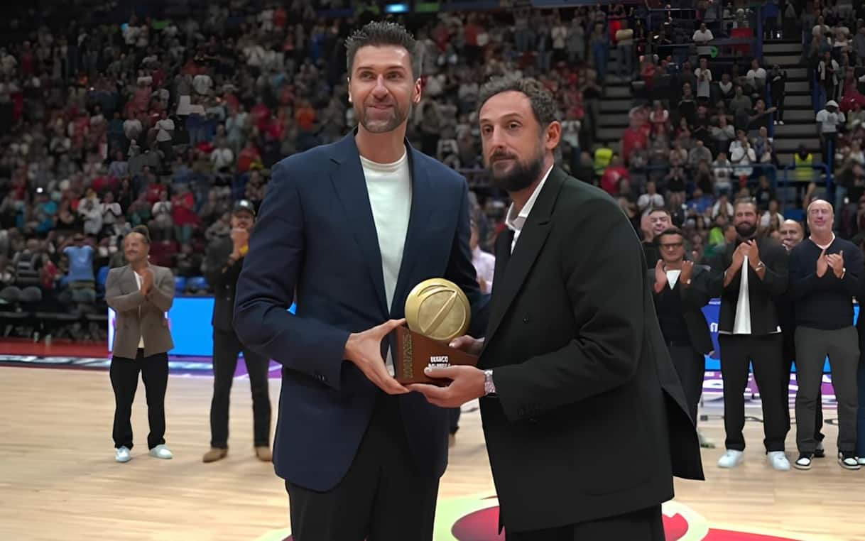 https://static.sky.it/editorialimages/4387636002be436447ccc7a0367ceb7799b428d9/skysport/it/basket/video/2025/09/27/belinelli-supercoppa-virtus-bologna-olimpia-milano-1039173/belinelli_bargnani_ok.jpg?im=Resize,width=1218