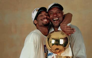 LOS ANGELES - JUNE 19: Kobe Bryant #8 of the Los Angeles Lakers poses for a photo with his father, Joe "Jellybean" Bryant,  after winning the NBA Championship on June 19, 2000 at the Staples Center in Los Angeles, California.
NOTE TO USER: User expressly acknowledges that, by downloading and or using this photograph, User is consenting to the terms and conditions of the Getty Images License agreement. Mandatory Copyright Notice: Copyright 2006 NBAE (Photo by Andrew D. Bernstein/NBAE via Getty Images)