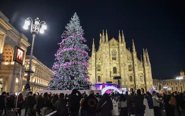 A moment of the Christmas tree lighting ceremony in Piazza Duomo in Milan, Italy, 06 December 2022.   ANSA/MATTEO CORNER