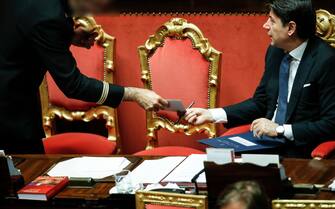 Conte e un assistente parlamentare
