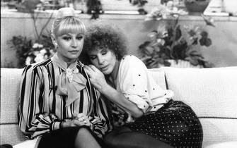 MILANO - DA SX CARRA' RAFFAELLA E VANONI ORNELLA (MILANO - 1982-11-10, Marco Bruni / GIACOMINOFOTO) p.s. la foto e' utilizzabile nel rispetto del contesto in cui e' stata scattata, e senza intento diffamatorio del decoro delle persone rappresentate