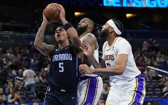 ORLANDO, FLORIDA - NOVEMBER 04: Paolo Banchero #5 of the Orlando Magic drives past LeBron James and Anthony Davis #3 of the Los Angeles Lakers during the second half at Amway Center on November 04, 2023 in Orlando, Florida. NOTE TO USER: User expressly acknowledges and agrees that, by downloading and or using this photograph, User is consenting to the terms and conditions of the Getty Images License Agreement. (Photo by Rich Storry/Getty Images)