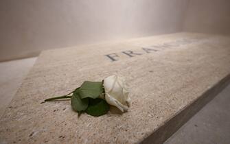 This photo taken and handout on April 27, 2025 by The Vatican Media shows the tomb of Pope Francis at Santa Maria Maggiore basilica in Rome. ANSA/VATICAN MEDIA +++ NPK +++ NO SALES, EDITORIAL USE ONLY +++