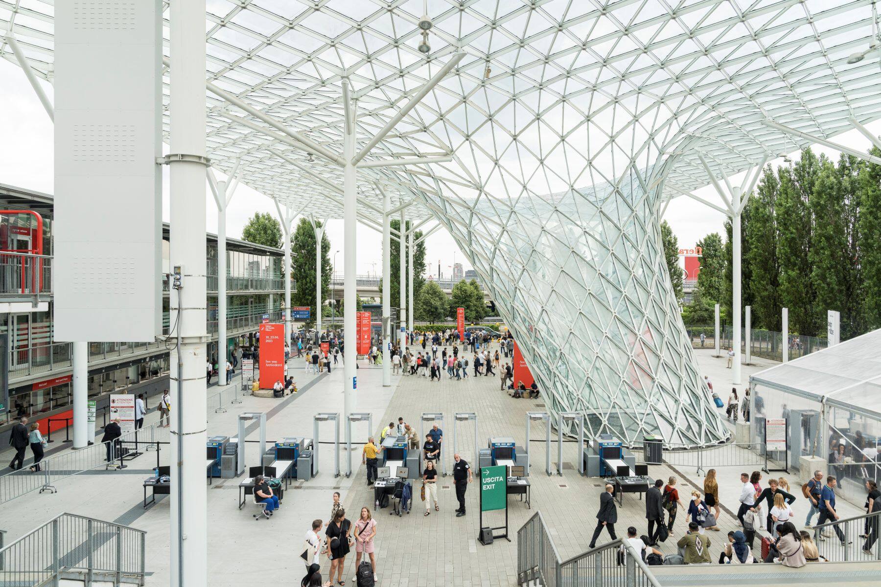 Salone_del_Mobile_Milano_@Delfino_Sisto_Legnani_(2).jpg