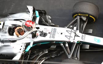 Lewis Hamilton a bordo della monoposto Mercedes col numero 44