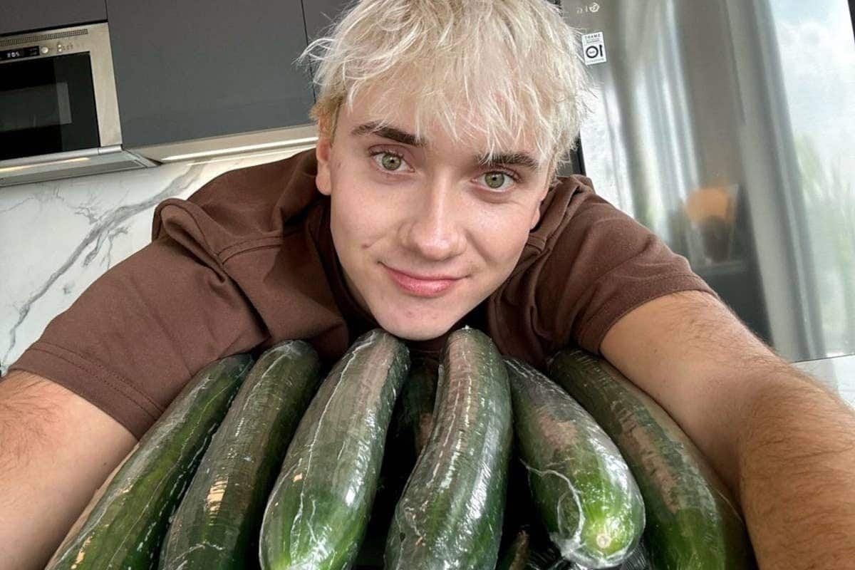 Logan Moffitt: l'influencer noto sui social come "Cucumber Guy"