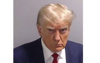 Donald Trump è tornato su X, ex-Twitter, per la prima volta dopo l’assalto dei suoi sostenitori a Capitol Hill il 6 gennaio 2021, e ha postato la sua foto segnaletica