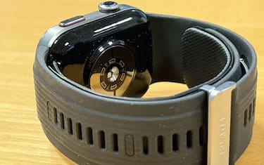 Un orologio elegante con tante funzioni