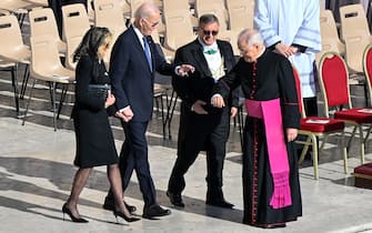 US former President Joe Biden with his wife Jill arrive for the funeral Mass of Pope Francis in Saint Peter's Square, on the parvis of Saint Peter's Basilica in Vatican City, 26 April 2025. Pope Francis passed away on Easter Monday, 21 April 2025, at the age of 88.
ANSA/RICCARDO ANTIMIANI
(funerali, esequie, messa)