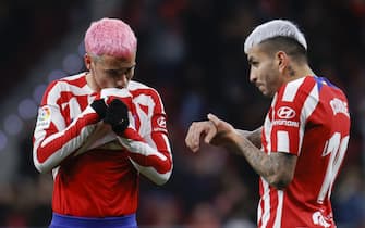 epa10421083 Atletico de Madrid's Antoine Griezmann (L) and teammate Angel Correa react after scoring the 2-0 lead during a Spanish LaLiga soccer match between Atletico de Madrid and Real Valladolid at Civitas Metropolitano stadium in Madrid, Spain, 21 January 2023.  EPA/MARISCAL
