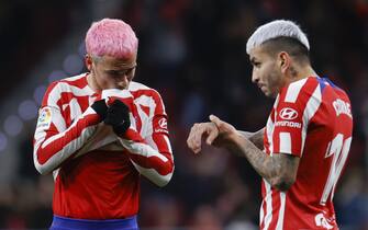 epa10421083 Atletico de Madrid's Antoine Griezmann (L) and teammate Angel Correa react after scoring the 2-0 lead during a Spanish LaLiga soccer match between Atletico de Madrid and Real Valladolid at Civitas Metropolitano stadium in Madrid, Spain, 21 January 2023.  EPA/MARISCAL