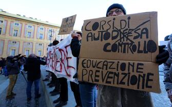 Un momento della manifestazione in piazza De Ferrari contro la violenza sulle donne. Genova,25 novembre 2023.
ANSA/LUCA ZENNARO 