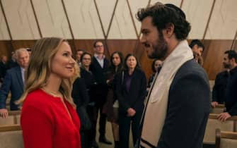 Nobody Wants This. (L to R) Kristen Bell as Joanne, Adam Brody as Noah in episode 102 of Nobody Wants This. Cr. Stefania Rosini/Netflix © 2024