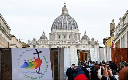 basilica di san pietro, logo giubileo, ingresso a san giovanni