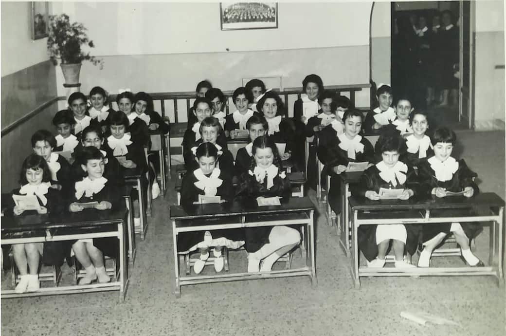 Una-storia-di-classe.-In-ordine-in-classe-alle-elementari-Ragusa-1958.-Famiglia-Veninata.jpg