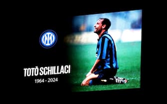 MILAN, ITALY - SEPTEMBER 22: The LED Screen displays a tribute to Toto Schillaci, former FC Internazionale player, who passed way on the 18th September 2024, aged 59 prior to the Serie A match between FC Internazionale and AC Milan at Stadio Giuseppe Meazza on September 22, 2024 in Milan, Italy. (Photo by Marco Luzzani/Getty Images)
