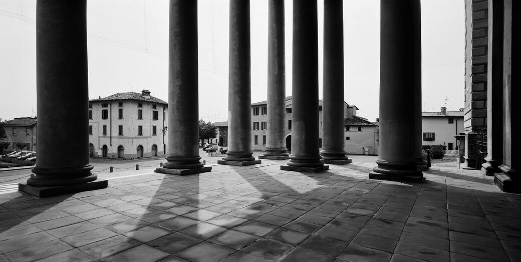 ©Gabriele_Basilico_-_Archivio_Gabriele_Basilico_-_Attraversare_Bergamo_1998_(2).jpg