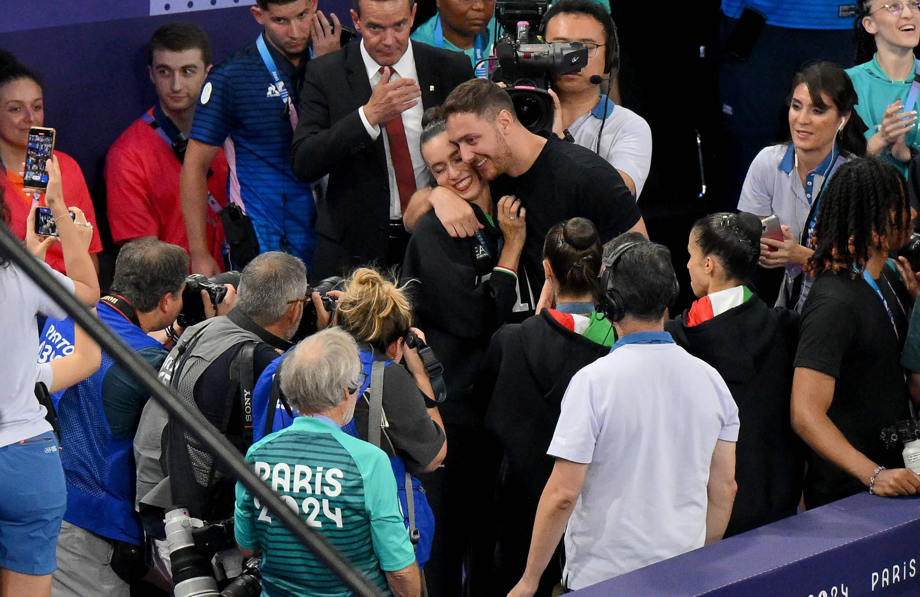 Alessia Maurelli (L) receives a marriage proposal from her boyfriend Massimo Bertelloni, after winning the bronze medal in the Group All-Around Final of the Rhythmic Gymnastics competitions in the Paris 2024 Olympic Games, at the La Chapelle Arena in Paris, France, 10 August 2024. ANSA/ETTORE FERRARI
